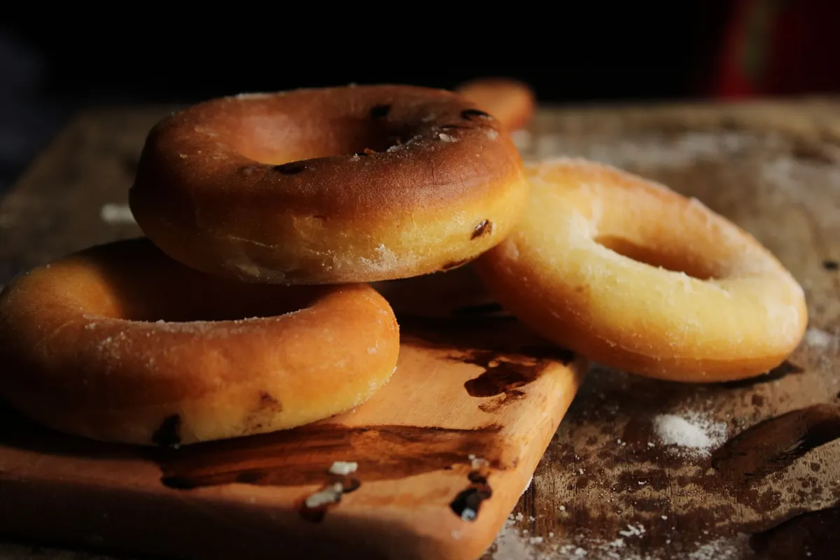 Crumpet Rings vs. Silicone Molds: A Comparison for Home Bakers
